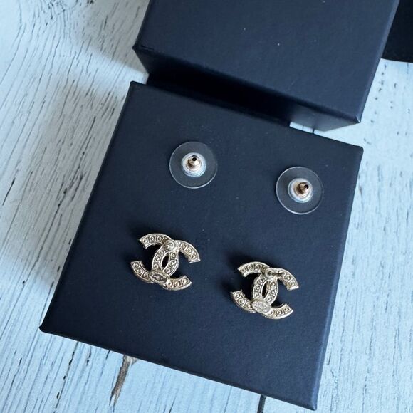 CHANEL Iconic CC Gold Earrings - Picture 3 of 8